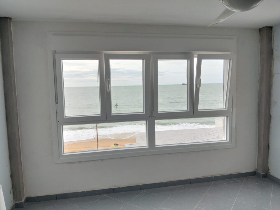 Ventanas de PV Motuchi. Fijos con oscilobatientes