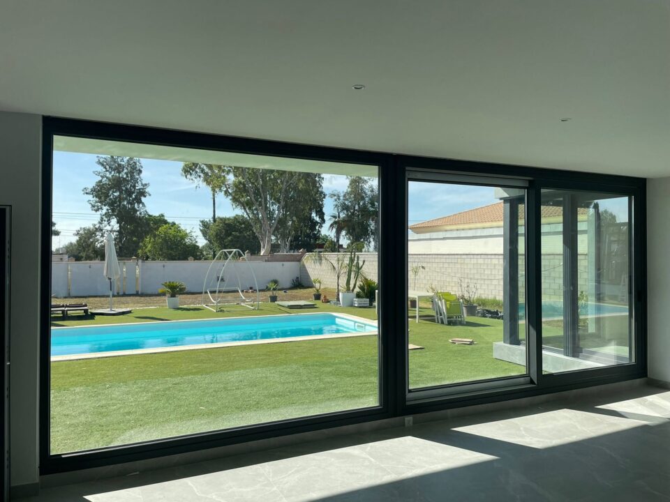 Ventanal de PVC Motuchi Puertas correderas